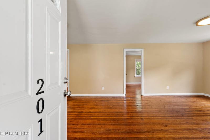 201 W 9th Ave, Lenoir City, TN 37771