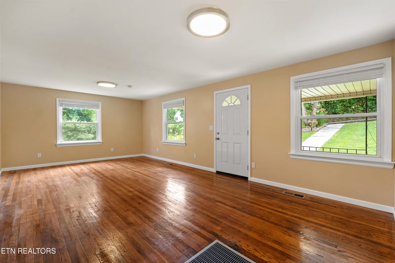 201 W 9th Ave, Lenoir City, TN 37771