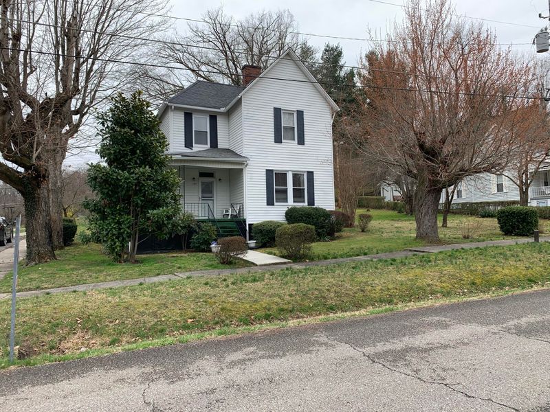 201 W Chestnut St, Lafollette, TN 37766