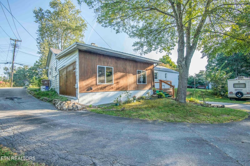 201 W Ford Valley Rd, Knoxville, TN 37920