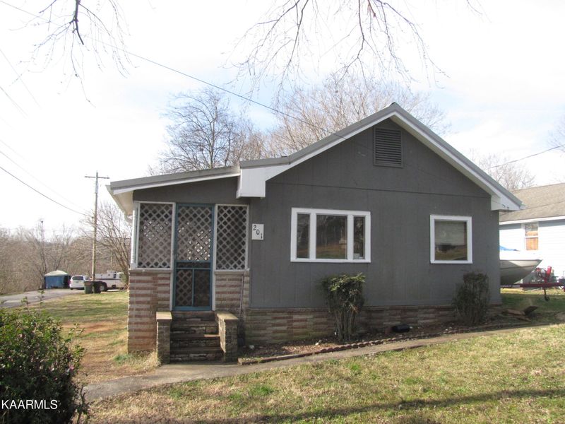 201 Walnut St, Lenoir City, TN 37771