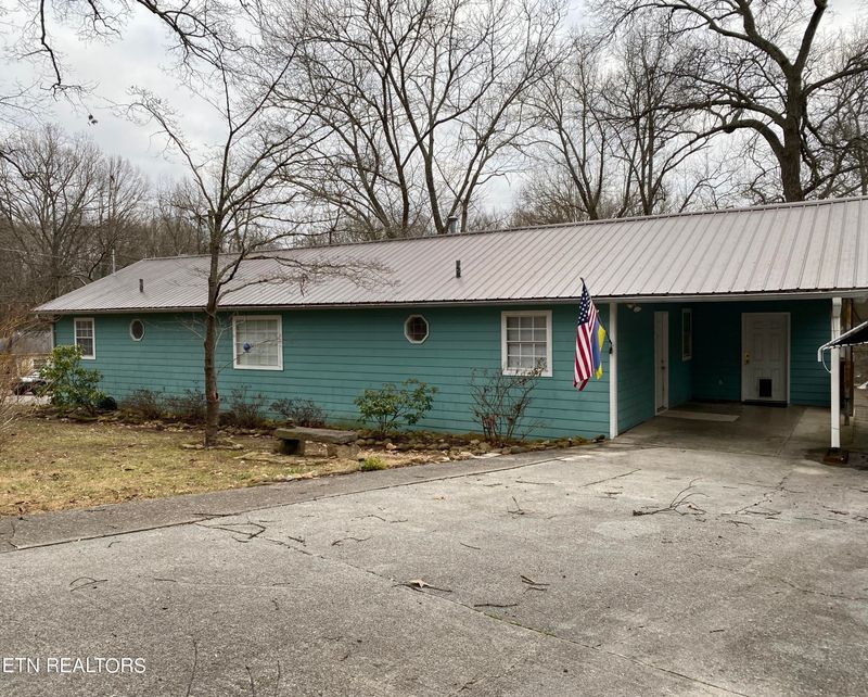 201 Waltham Pl, Oak Ridge, TN 37830