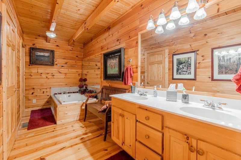 2010 Bluff Mountain Rd, Sevierville, TN 37876