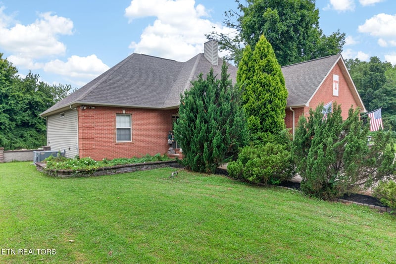 2010 Ona Rd, Crossville, TN 38572