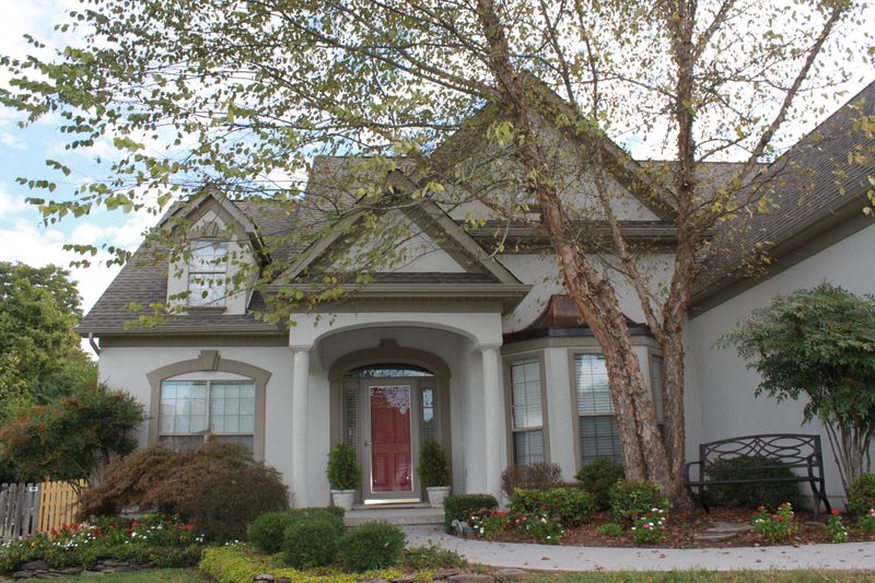 2010 Saint Gregory's Ct, Knoxville, TN 37931