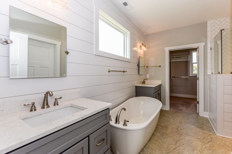 2011 Logan Dr, Maryville, TN 37803