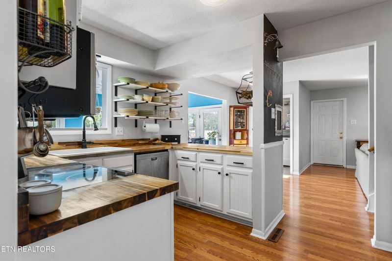 2012 Bishops Bridge Rd, Knoxville, TN 37922
