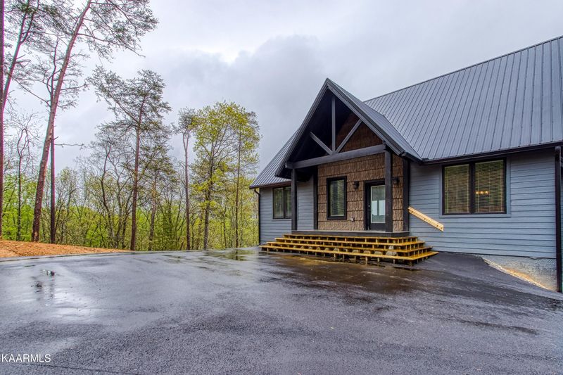 2012 Bluff Mountain Rd, Sevierville, TN 37876