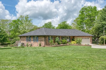 2012 Cravens Dr, Crossville, TN 38572