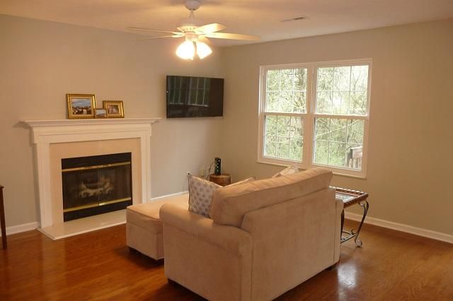 2012 Knoll Tree Dr, Knoxville, TN 37932