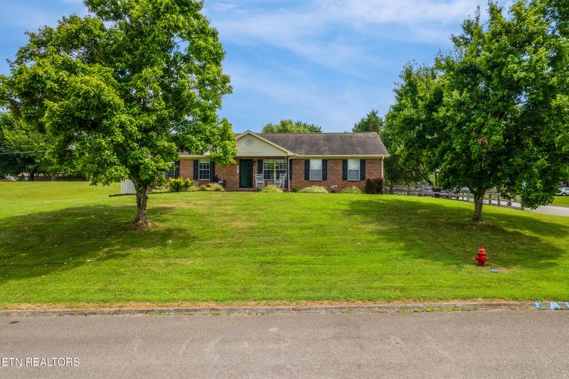 2012 Switch Yard Ln, Knoxville, TN 37920