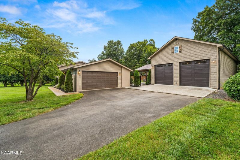 2012 W Velmetta Cir, Knoxville, TN 37920