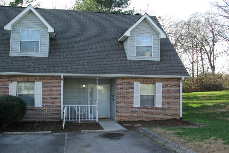 2013 Silverbrook Dr, Knoxville, TN 37923