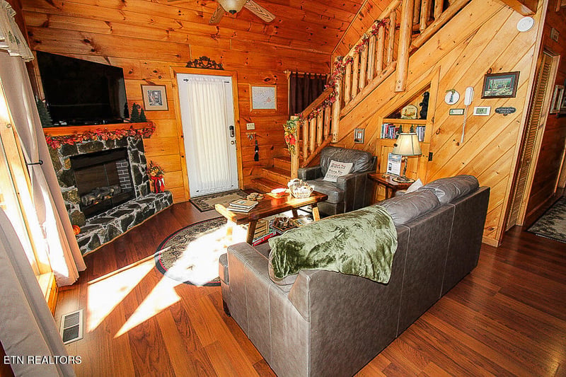 2015 Bird Ridge Rd, Sevierville, TN 37876