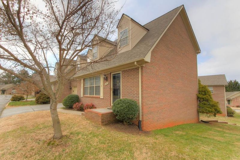2015 Cochran Pl, Maryville, TN 37803