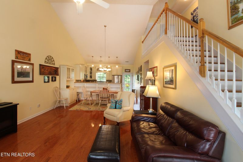 2015 Gatehouse Ln, Powell, TN 37849