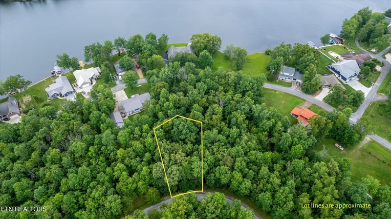 2016 Coweta Dr, Crossville, TN 38572