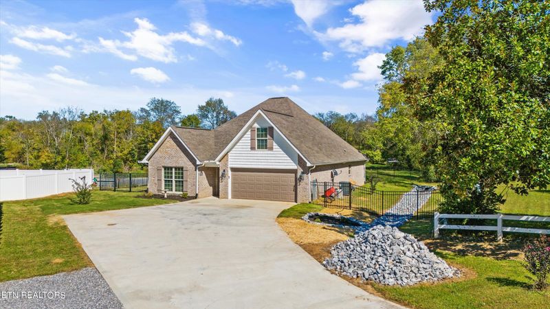 2016 Wilkinson Pike, Maryville, TN 37803