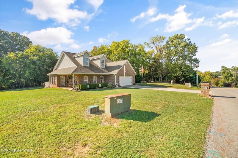 2017 Cherokee Dr, Maryville, TN 37801