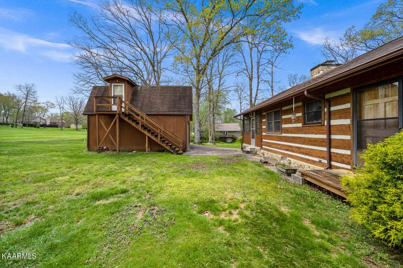 2017 Cravens Dr, Crossville, TN 38572