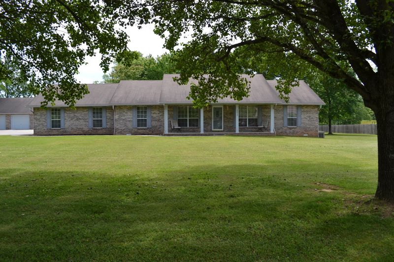 2017 Farris Rd, Maryville, TN 37803