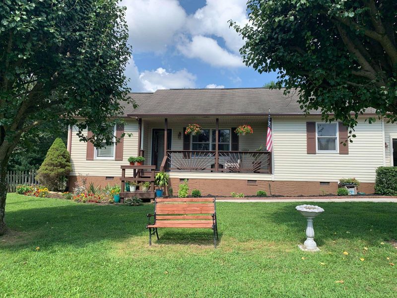 2017 Otomi Dr, Crossville, TN 38572