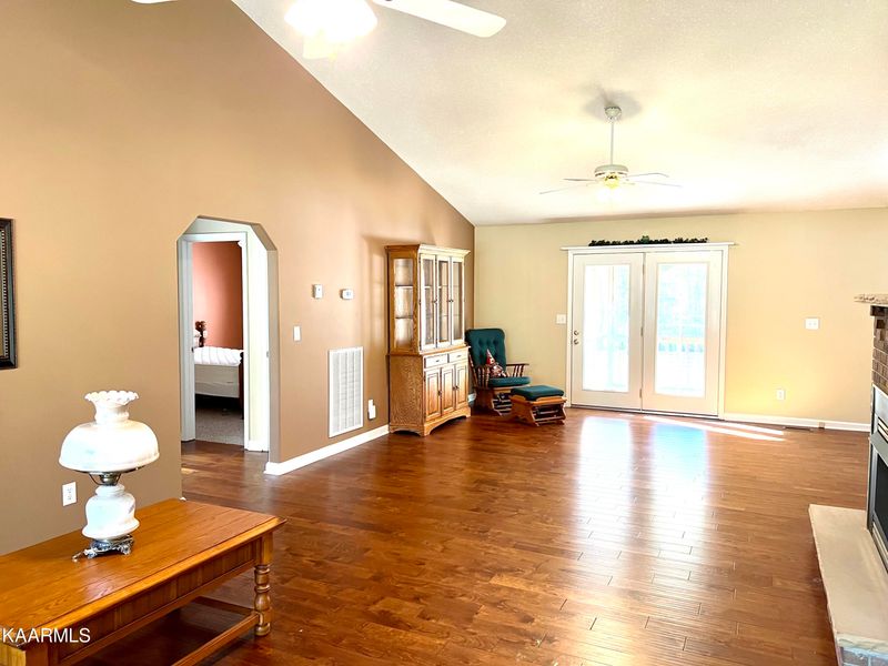2017 Sunset Ridge Dr, Crossville, TN 38571