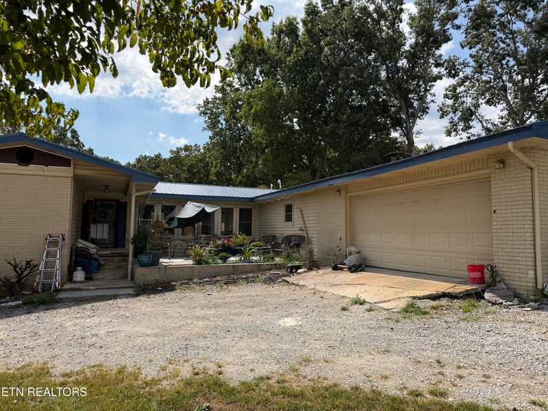 2018 Highland Ln, Crossville, TN 38555