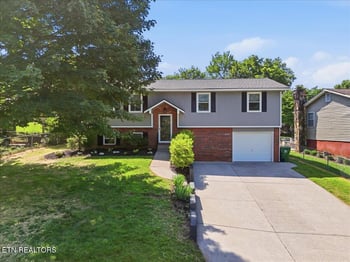 2018 Swarthmore Ln, Maryville, TN 37804
