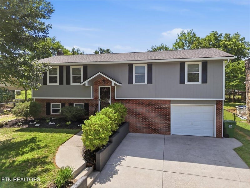 2018 Swarthmore Ln, Maryville, TN 37804