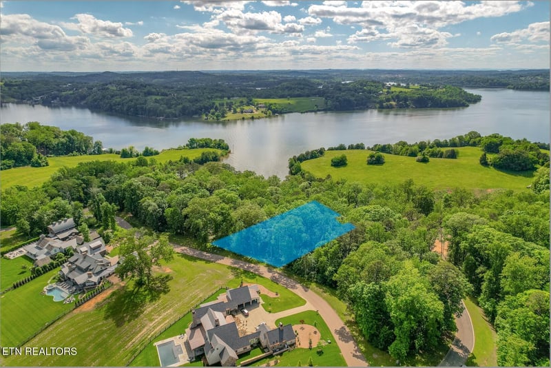 2019 Arcadia Peninsula Way, Knoxville, TN 37922