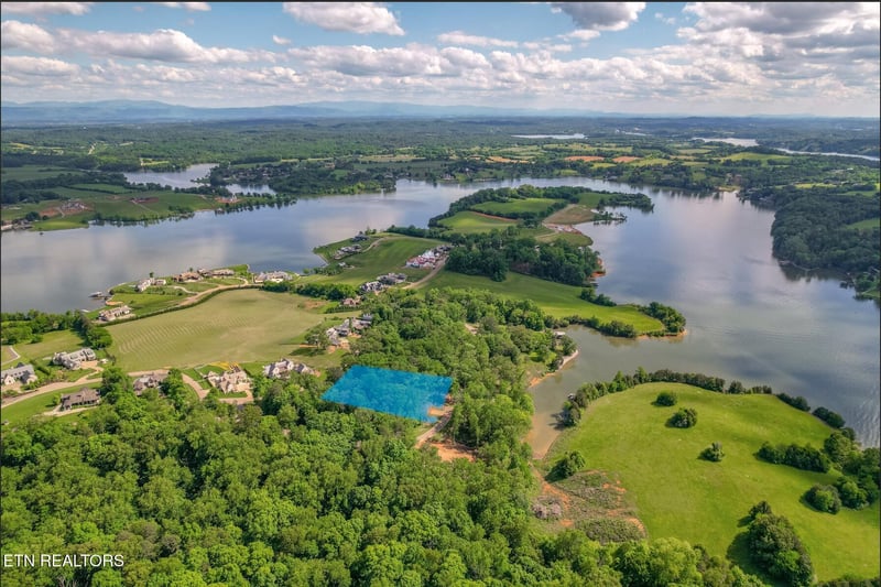 2019 Arcadia Peninsula Way, Knoxville, TN 37922