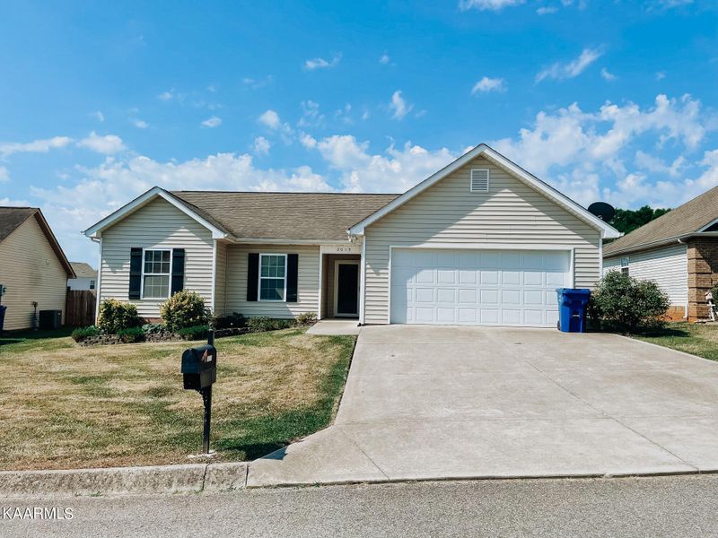 2019 Bluebonnet Dr, Mascot, TN 37806