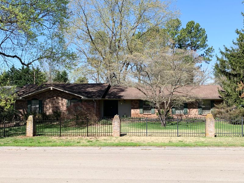 2019 E Alpine Dr, Maryville, TN 37804