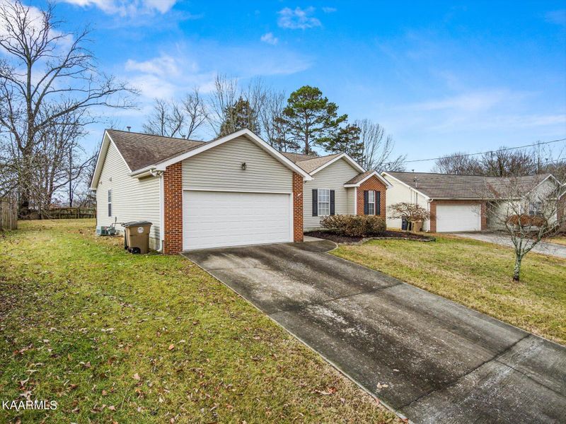 2019 Torch Light Ln, Knoxville, TN 37921