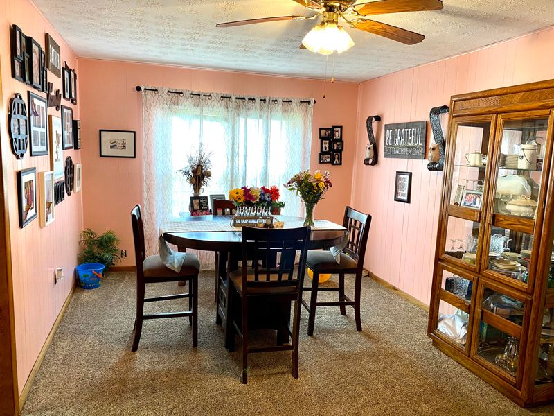 202 6th St, Rocky Top, TN 37769