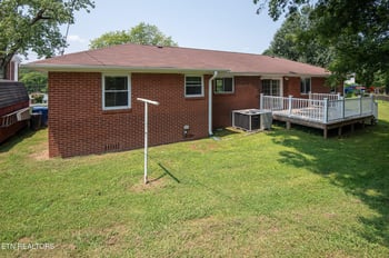 202 Birch St, Harriman, TN 37748