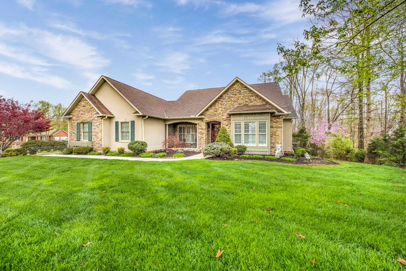 202 Braden Ct, Clinton, TN 37716
