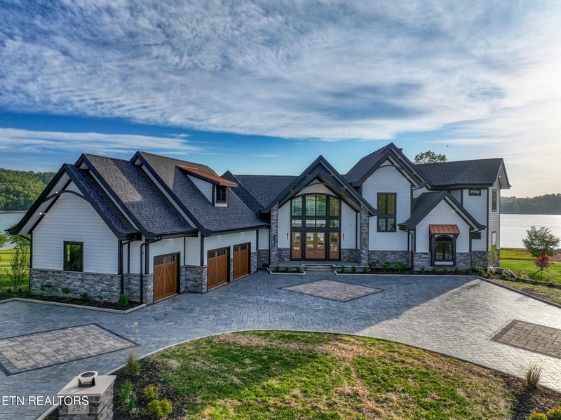 202 Crown Jewel Ln, Lafollette, TN 37766