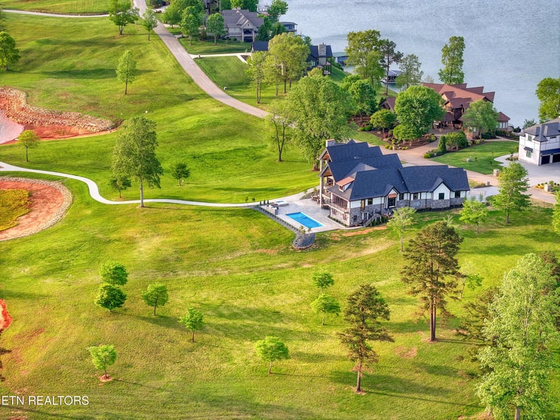 202 Crown Jewel Ln, Lafollette, TN 37766