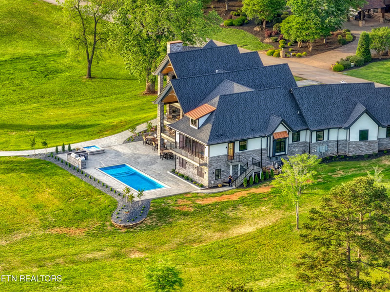 202 Crown Jewel Ln, Lafollette, TN 37766
