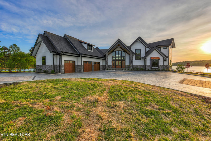 202 Crown Jewel Ln, Lafollette, TN 37766