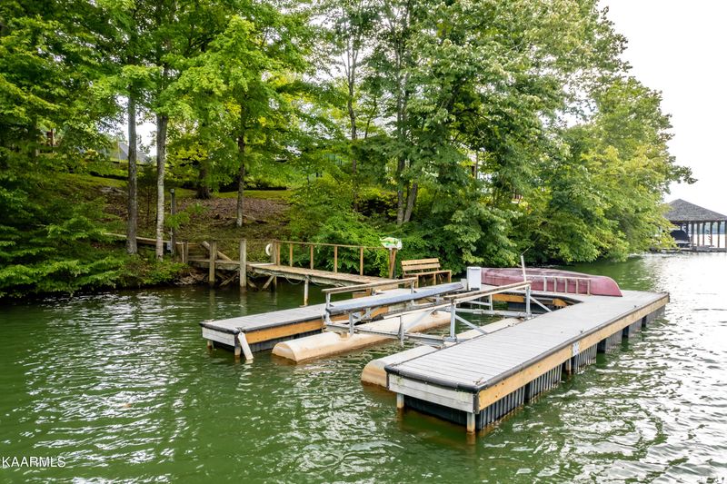 202 E Cove Dr, Greenback, TN 37742