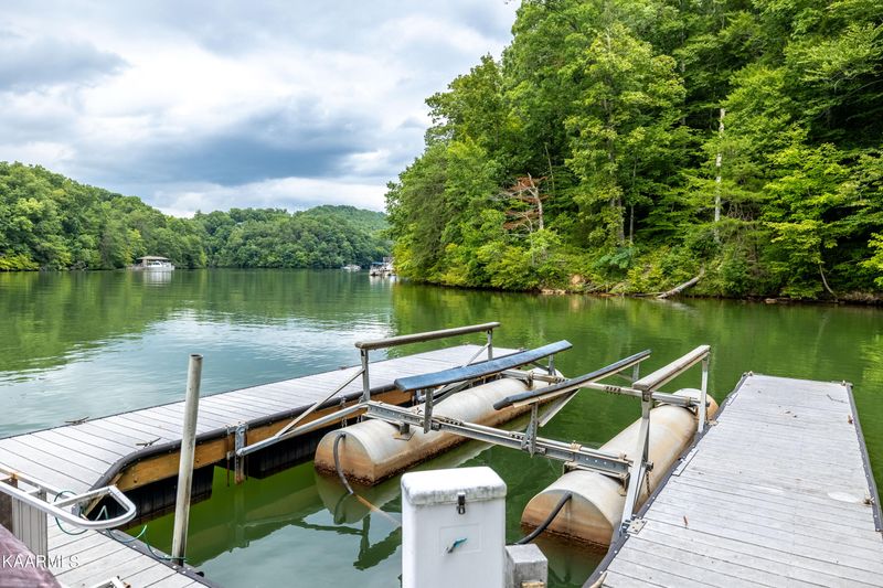 202 E Cove Dr, Greenback, TN 37742