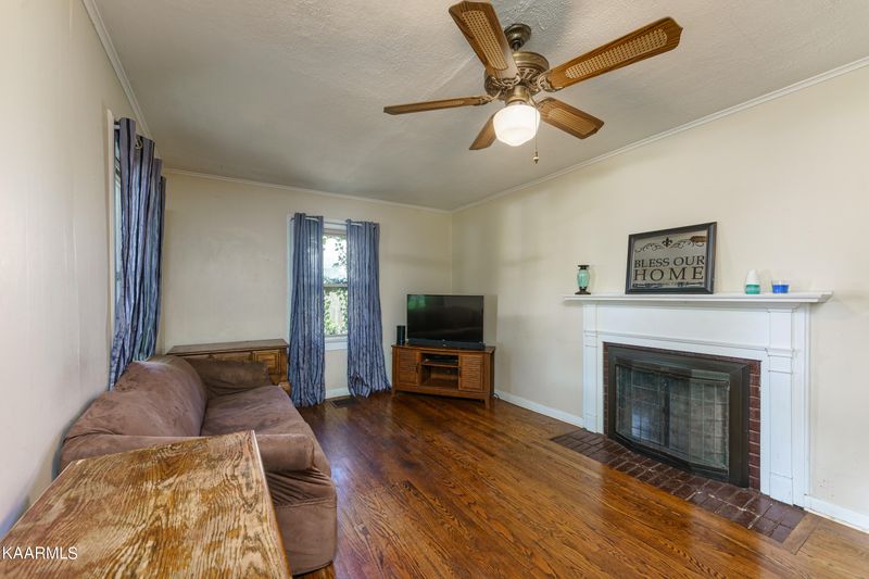 202 Juniper Ave, Alcoa, TN 37701