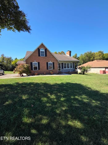 202 Manchester Dr, Maryville, TN 37803