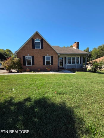 202 Manchester Dr, Maryville, TN 37803