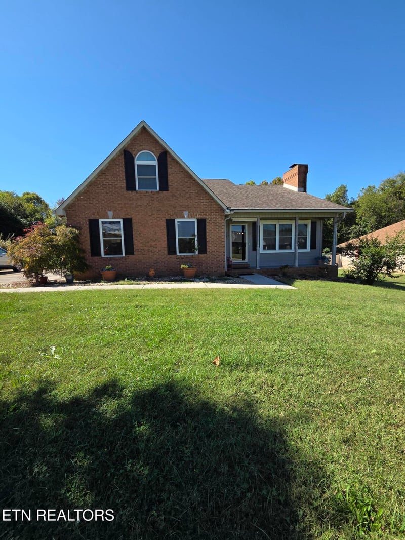 202 Manchester Dr, Maryville, TN 37803