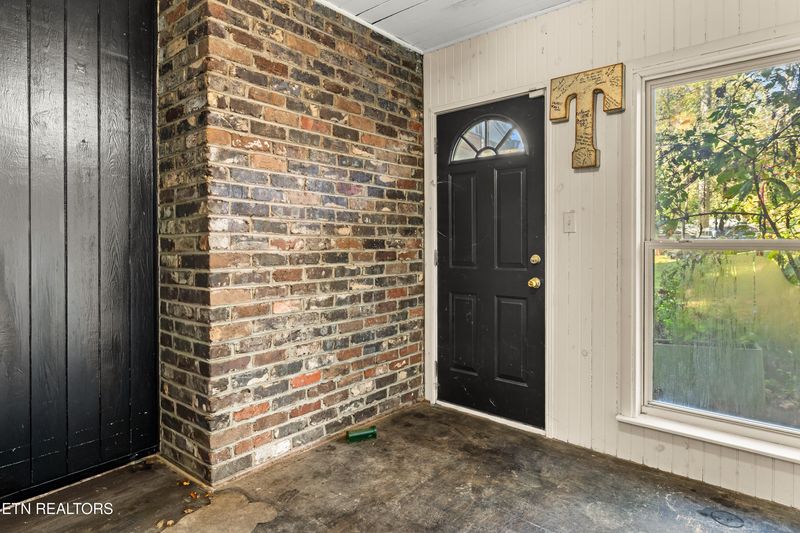 202 Maple Loop Rd, Knoxville, TN 37920