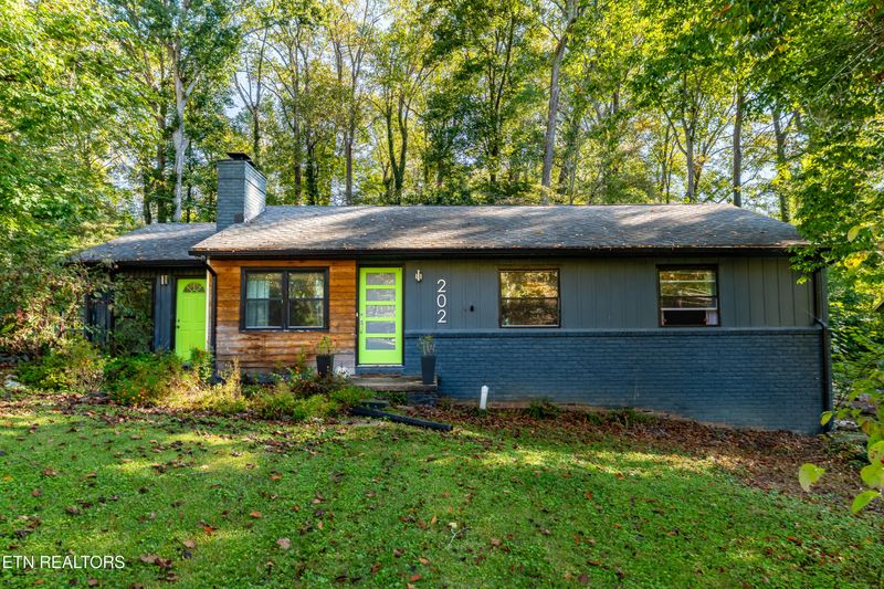202 Maple Loop Rd, Knoxville, TN 37920